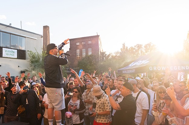 Musikkünstler in der Beach Area auf der Mary Jane Berlin 2023