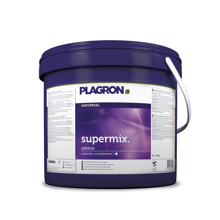 Plagron Supermix complete organic fertilizer for a rich soil life.